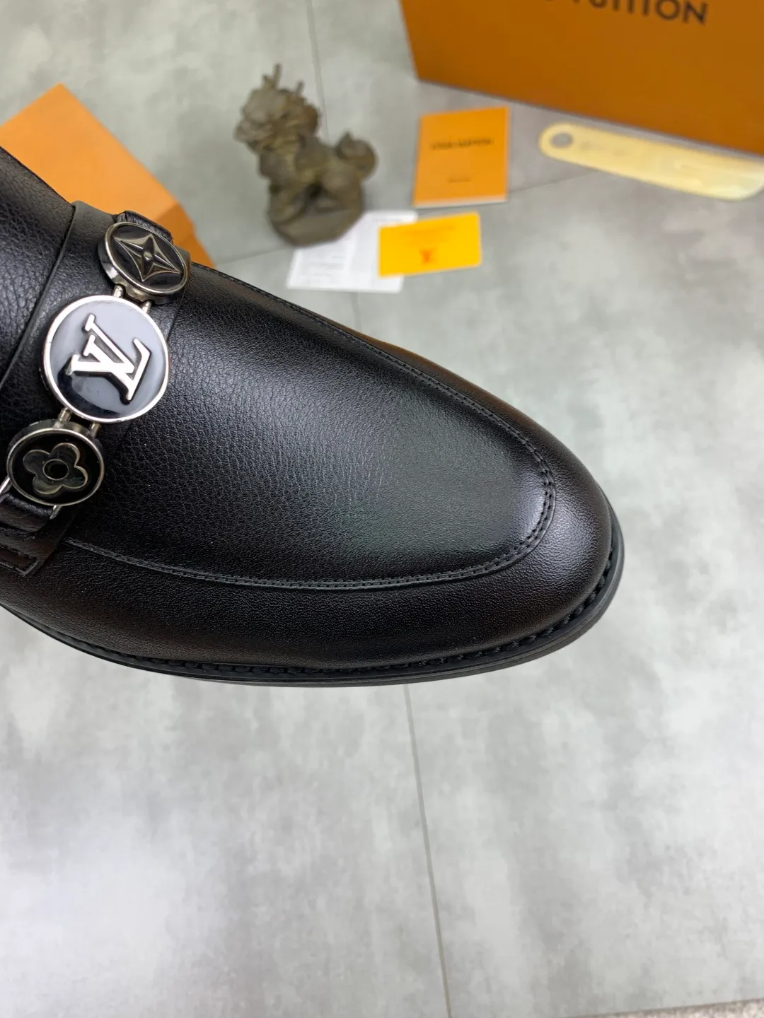 Men's Men's Shoes 💰P420 [New Style] 💰Yangli💎💎💎[Louis Vuitton] LV high-end men's formal business leather shoes, original order 1:1! Original imported calfskin, original metal buckle, imported sheepskin lining for feet, original outsole, men's shoe size: 39-45 (38.46 customized) black optional